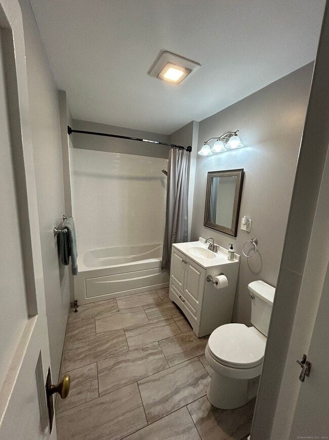 Building Photo - 647 E Main St