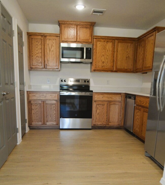 Building Photo - 971 Cline Dr