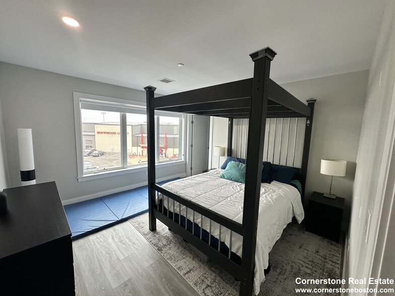 Building Photo - 164 Old Colony Ave