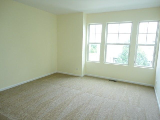 Building Photo - 490 Grosvenor Ln
