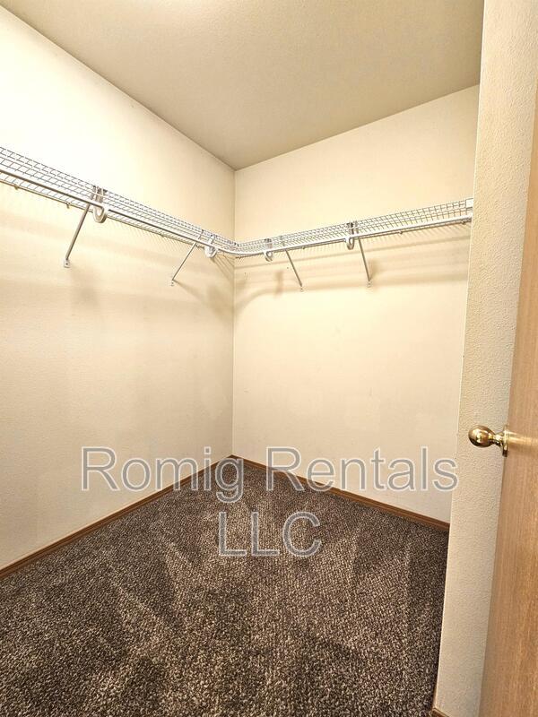 Building Photo - 8108 NE 36th Ct
