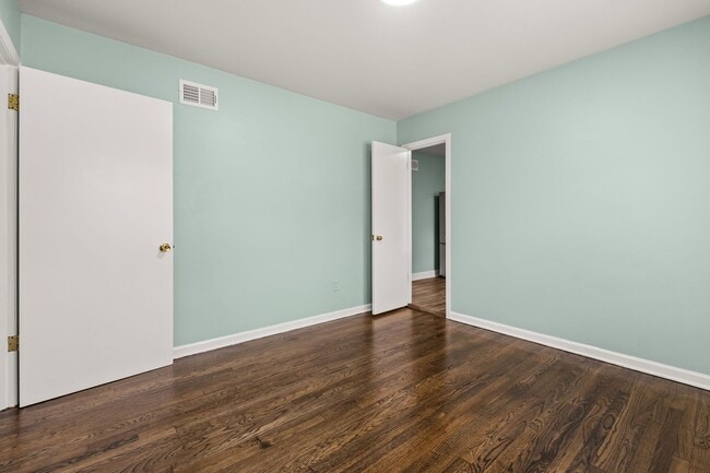 Building Photo - Renovated 4 Bedroom 1.5 Bath Home