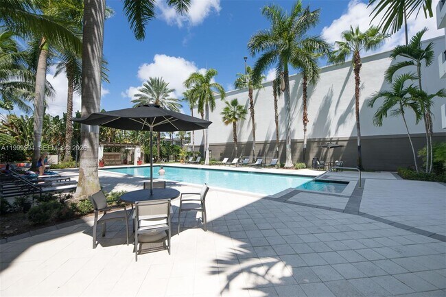 Building Photo - 2401 NE 65th St