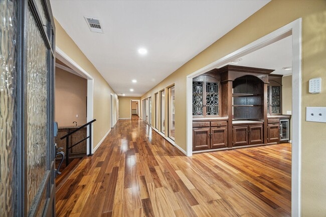 Building Photo - 18618 Point Lookout Dr