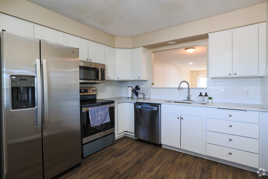 2BR, 2BA - 1,253SF - TWIN LAKES APARTMENTS