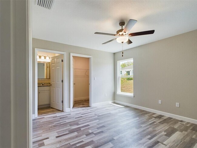 Building Photo - 13215 SW 77th Ave