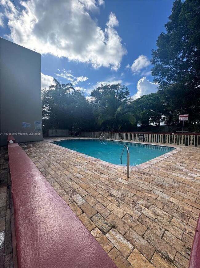 Building Photo - 4265 NW S Tamiami Canal Dr