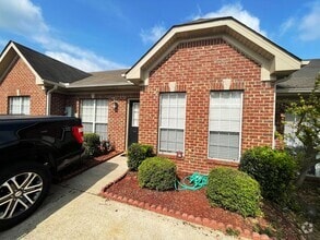 Building Photo - One Level two bedroom, two bath townhouse ...