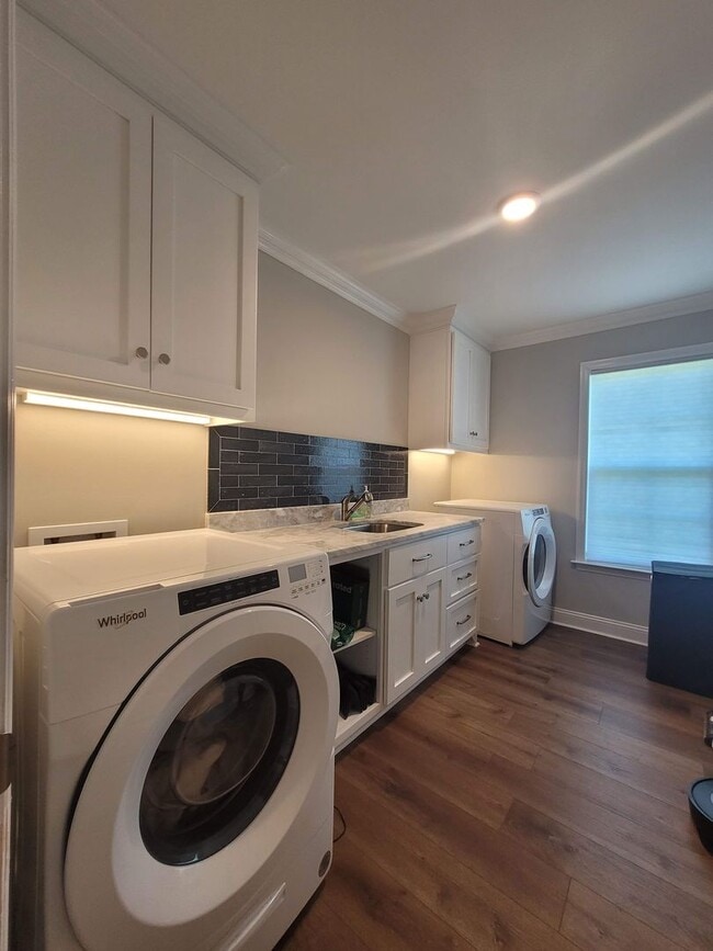 Building Photo - Stunning 4-Bedroom Home in Knights Landing...
