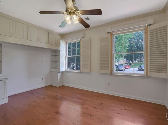 Building Photo - 6963 Whispering Oaks Ct