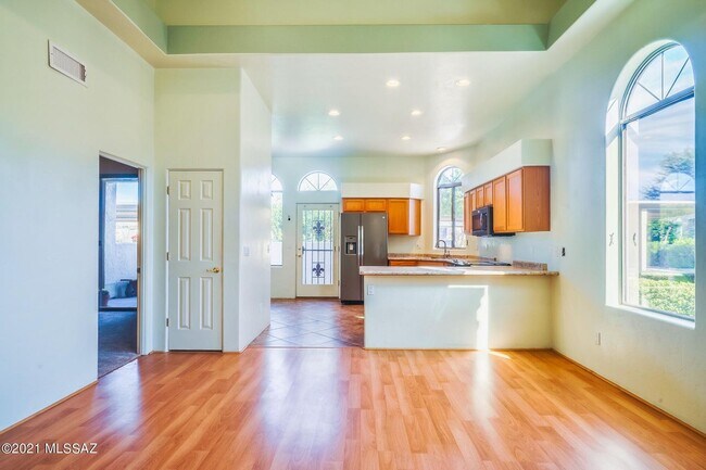 Building Photo - 2421 W Via Di Silvio