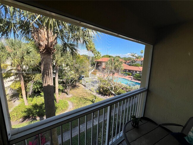 Building Photo - 460 S Park Rd