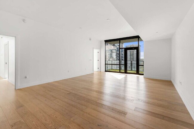 Building Photo - 70 Rainey St