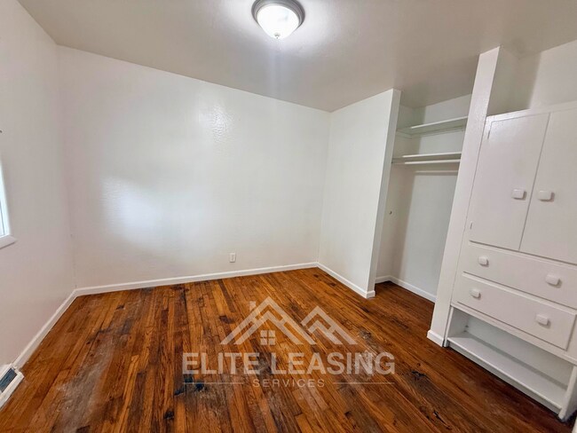 Building Photo - 1529 SW Polk St