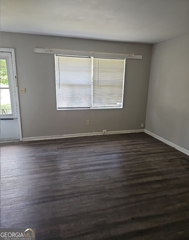 Building Photo - 6494 Lower Dixie Lake Rd