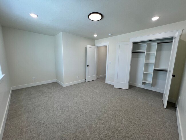 Building Photo - 3780 N Philbin Rd