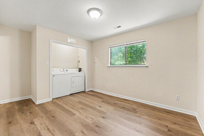 Building Photo - 1309 Hudson Ave