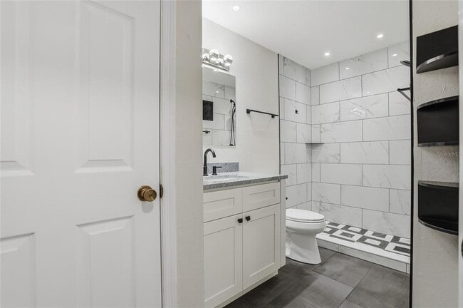 Building Photo - 8809 Manor Loop