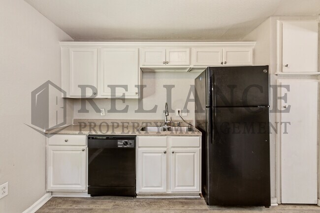 Building Photo - 1126 Silverdale Ct