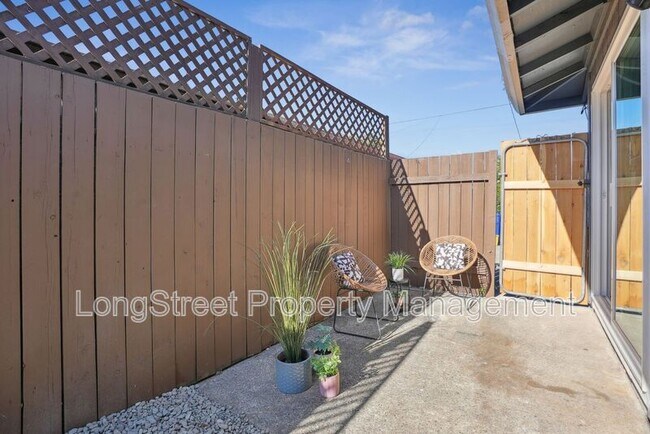 Building Photo - 5724 SE 83rd Ave