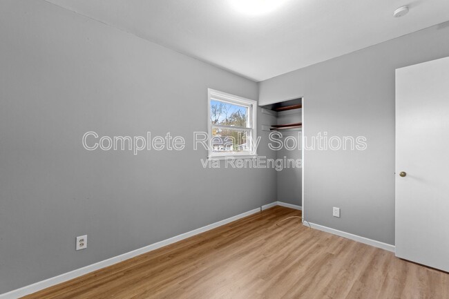 Building Photo - 10500 Braemar Dr