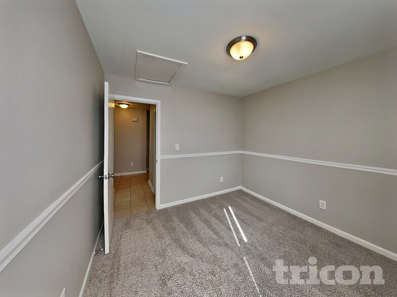 Building Photo - 2020 Chapel Creek Rd