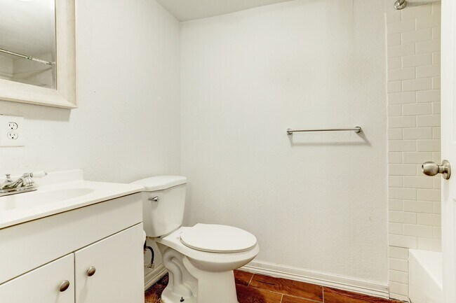 Building Photo - 2721 Engelke St