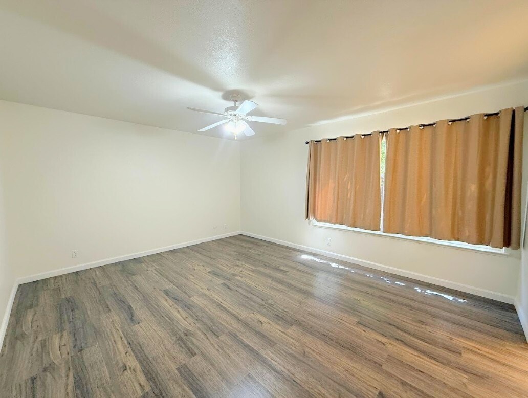 Building Photo - 2972 Bedford Dr
