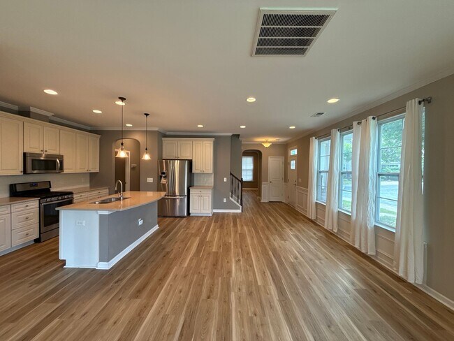 Building Photo - 5818 Glenmore Garden Dr