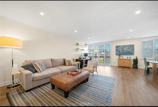 Building Photo - "Chic 1-Bed Encino Apartment with Modern A...