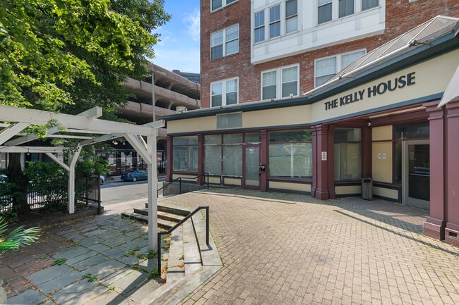 Building Photo - 196 Crown St