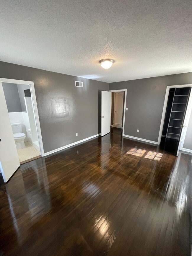 Building Photo - 4945 Clearbrook Cove