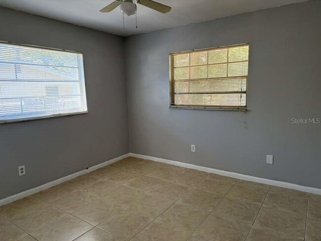 Building Photo - 5793 Oleander Dr