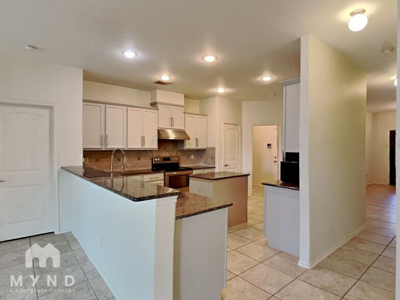 Building Photo - 5591 Coventry Drive