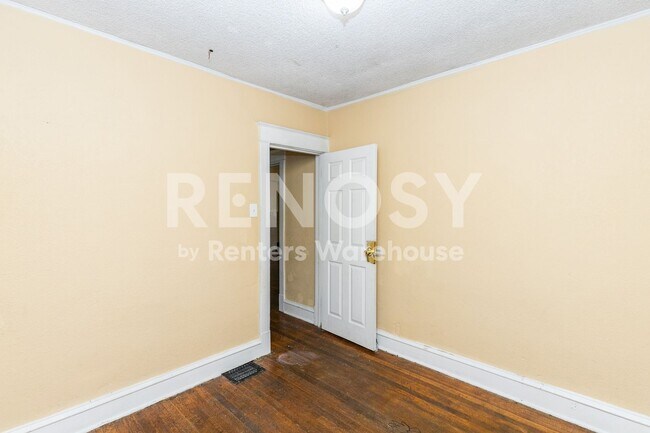 Building Photo - 3 bed 1 bath Home