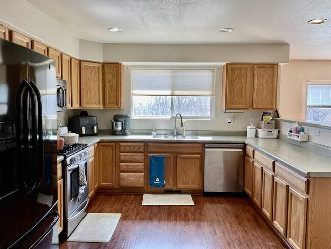 Building Photo - "Spacious 3-Bed with bonus room Sanctuary with 2.5 Baths in Fountain, CO – Your Serene Retreat Aw...