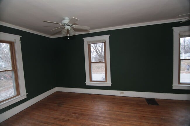 Building Photo - 4 bedroom home in the East Village of Dave...