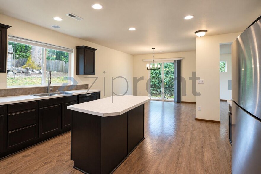 Building Photo - Unit