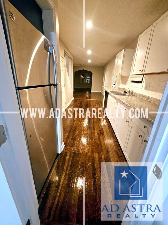 Building Photo - Beautiful 3 Bed 2 Bath Brick Home in KCMO!...