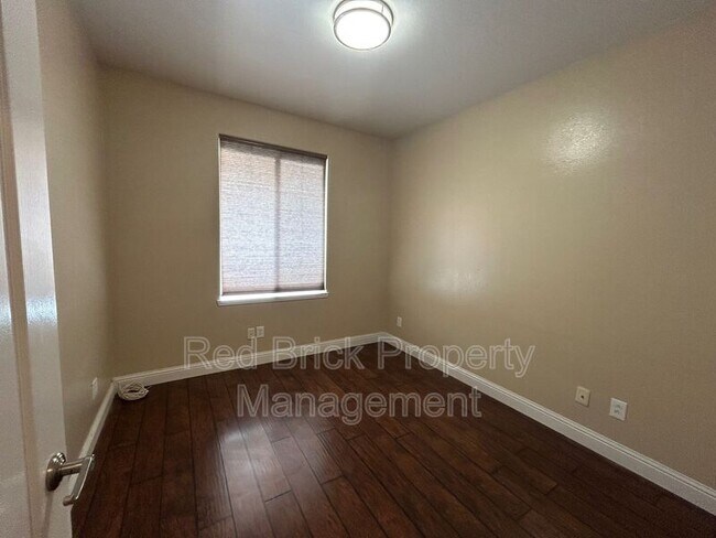 Building Photo - 1522 Fieldcrest Ct