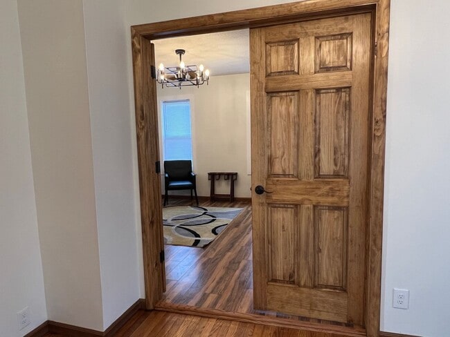 Building Photo - Detroid Shoreway Renovated  4 Bedroom, 2 B...