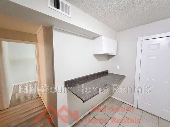 Building Photo - 642 Safari Dr