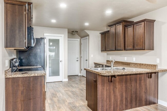 Building Photo - Comfort Meets Convenience in This Herriman...