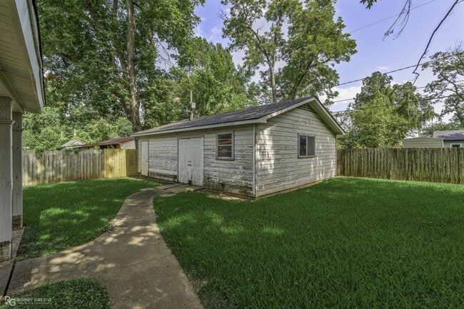 Building Photo - 1602 San Saba St
