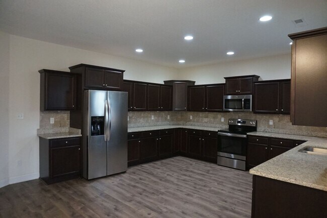 Building Photo - 3 Bedroom 2 Full Bathroom w/ Bonus Room located in The Preserves at Tidewater, Sneads Ferry!