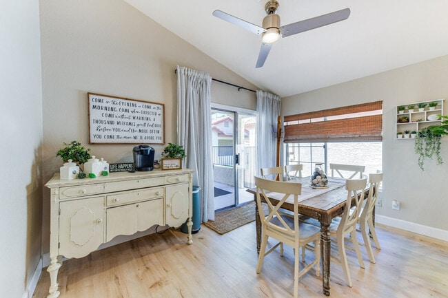 Building Photo - 1120 N Val Vista Dr