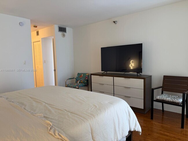 Building Photo - 20505 E Country Club Dr