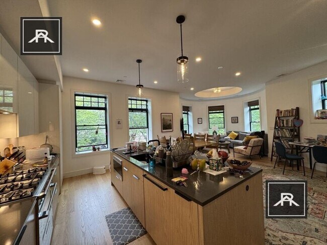 Building Photo - 3 bedroom in Brookline MA 02445