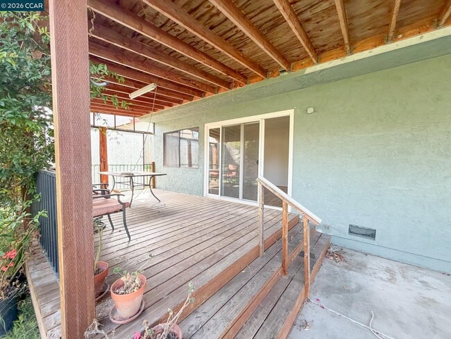 Building Photo - 118 Meadowlark Way