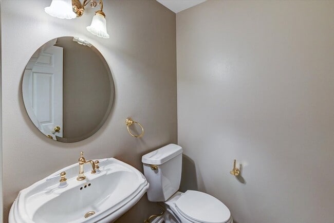 Building Photo - Beautifully updated 4 bedroom home in Southbridge, Waunakee
